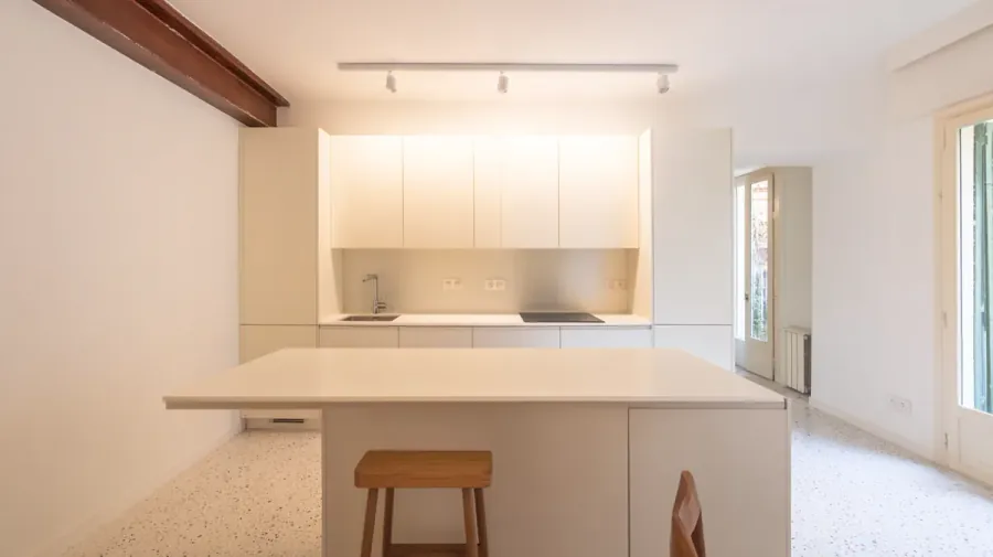 Cocina — Cocina cerrada abierta al salón